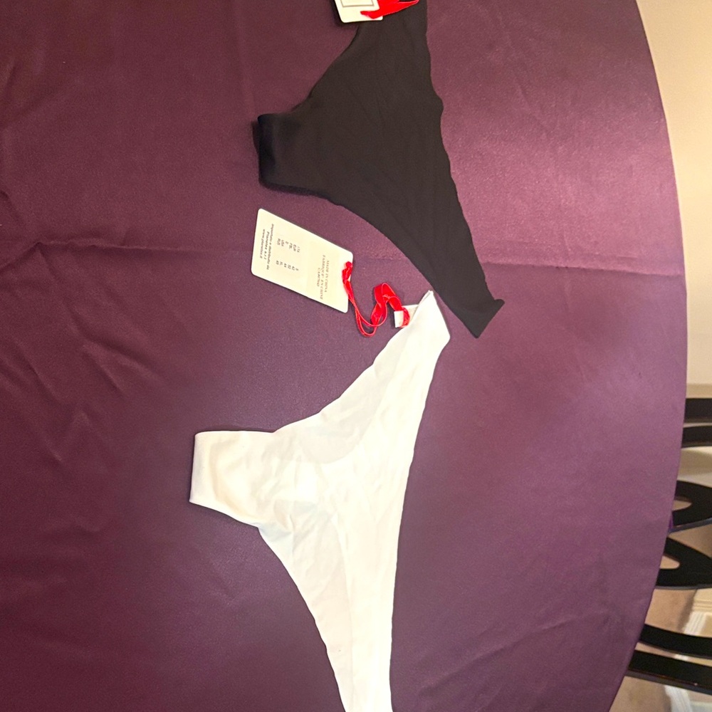 NWT LAURA BIAGIOTTI  Thongs